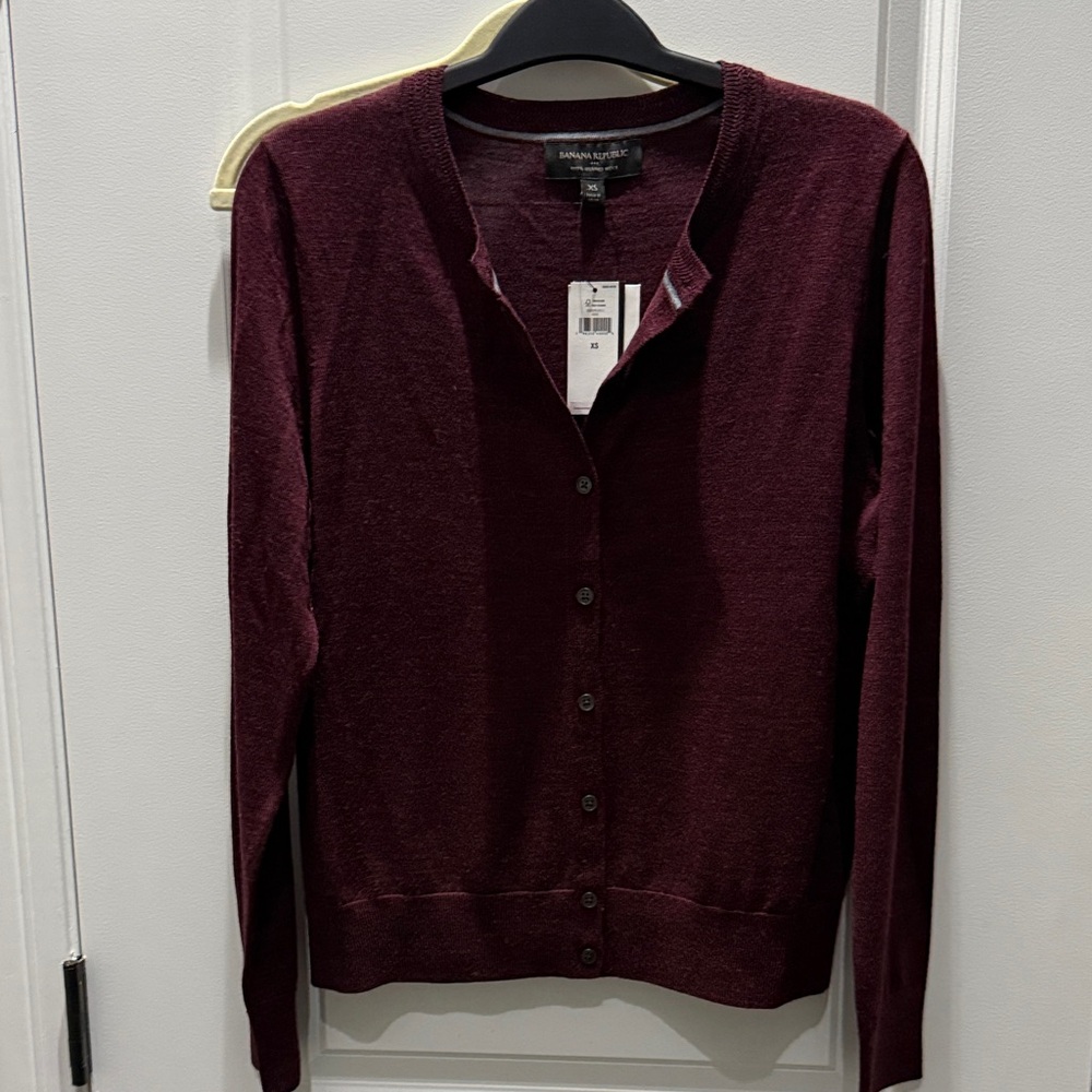 Banana Republic Women's Burgundy merino wool Button-Front Cardigan XS NWT